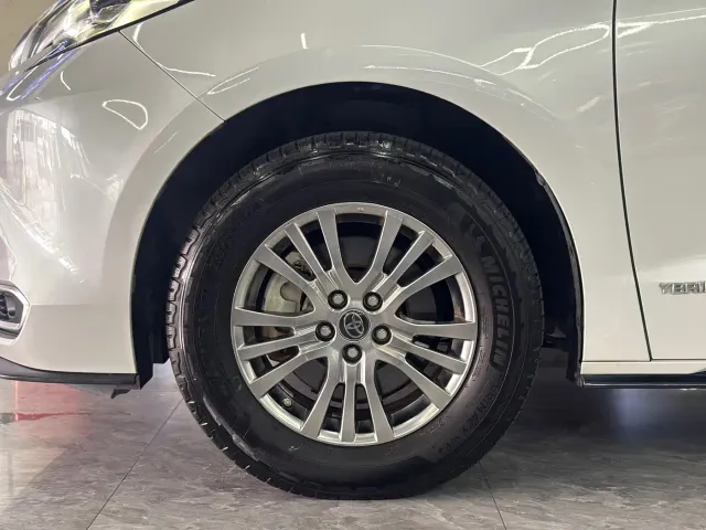 Toyota Sienna — Фото автомобиля 16
