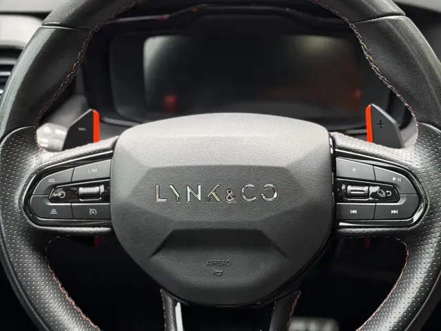 Lynk & Co 02 Hatchback — Фото автомобиля 26