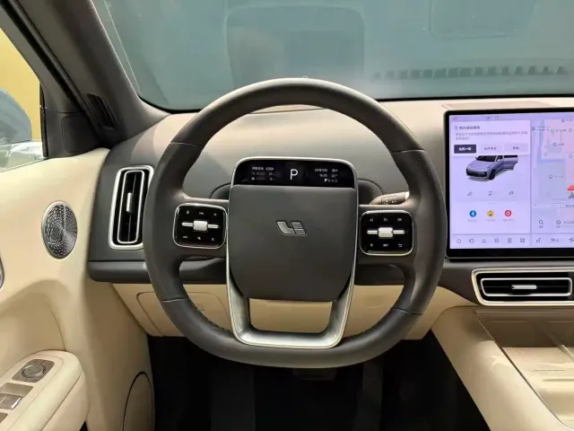 Li Auto L8 — Фото автомобиля 11