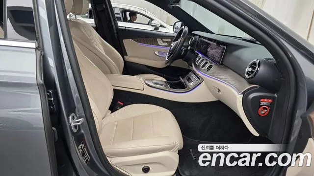 Mercedes-Benz E-Class — Фото автомобиля 6