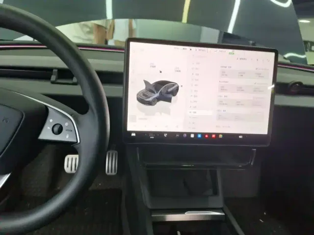 Tesla Model 3 — Фото автомобиля 12