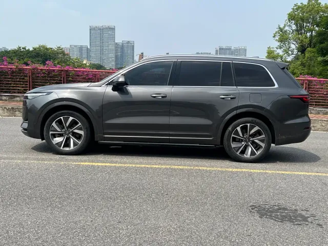 Li Auto ONE — Фото автомобиля 4