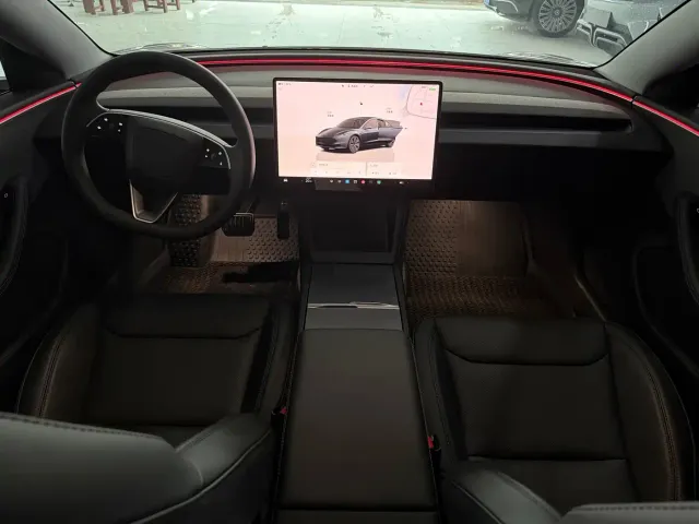 Tesla Model 3 — Фото автомобиля 5