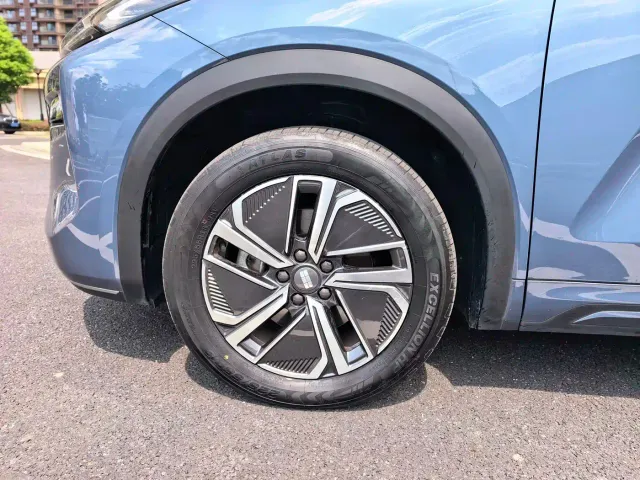 Geely Galaxy Starship 7 EM-i — Фото автомобиля 22