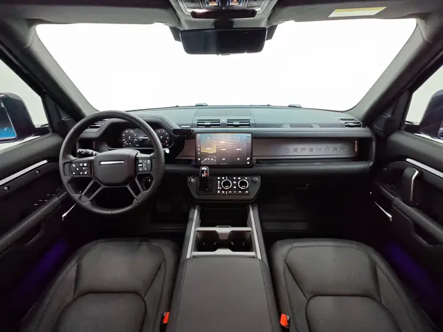 Land Rover Defender — Фото автомобиля 12