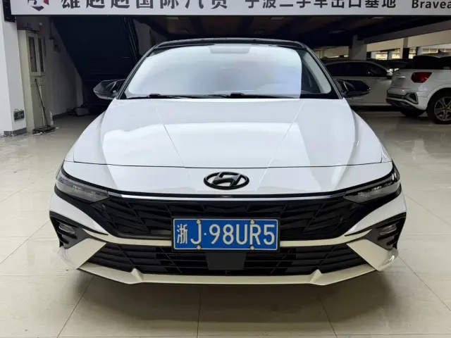 Hyundai Elantra — Фото автомобиля 2