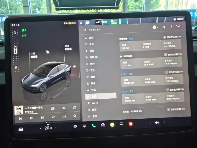 Tesla Model 3 — Фото автомобиля 10