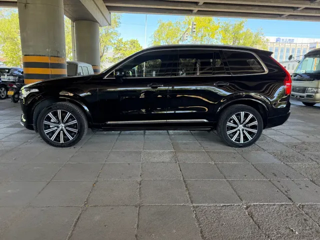 Volvo XC90 — Фото автомобиля 4
