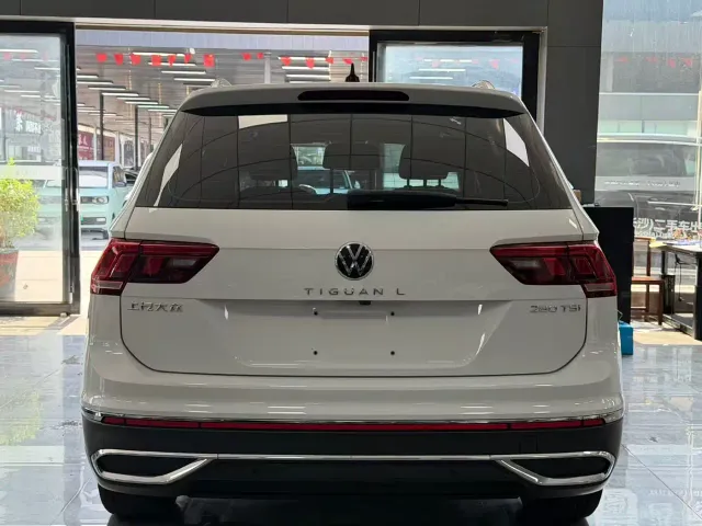 Volkswagen Tiguan L — Фото автомобиля 15