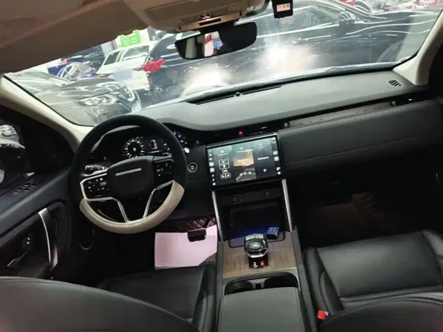 Land Rover Discovery Sport — Фото автомобиля 9