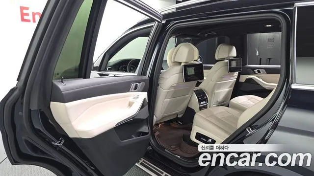BMW X7 — Фото автомобиля 25
