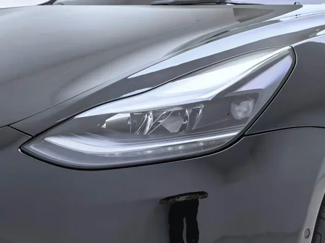 Tesla Model 3 — Фото автомобиля 8