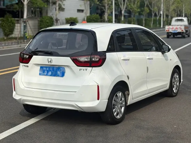 Honda Fit — Фото автомобиля 3