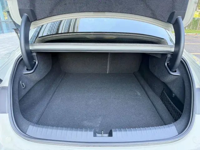 Xiaomi SU7 — Фото автомобиля 11