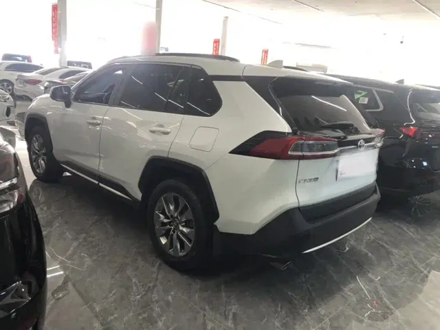 Toyota Wildlander — Фото автомобиля 10