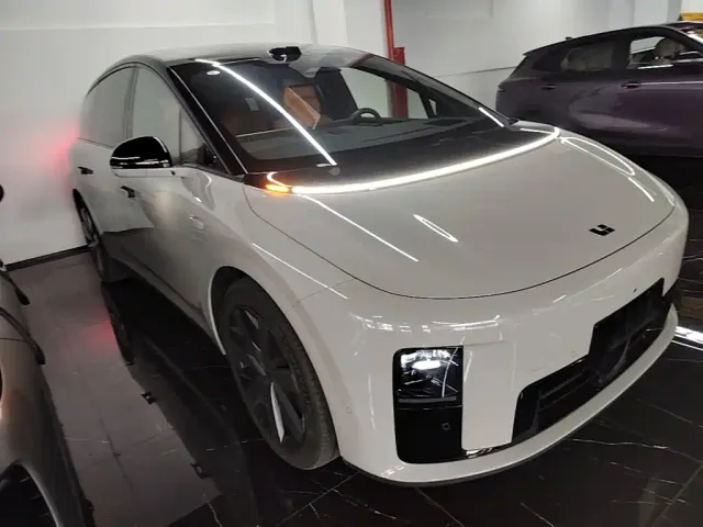 Li Auto i8 — Фото автомобиля 3