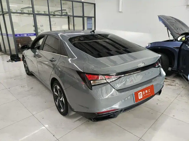 Hyundai Elantra — Фото автомобиля 3