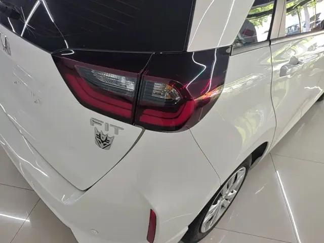 Honda Fit — Фото автомобиля 7