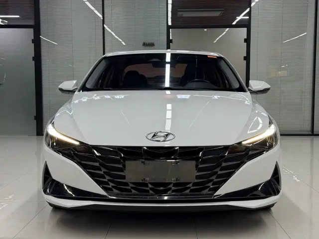 Hyundai Elantra — Фото автомобиля 2