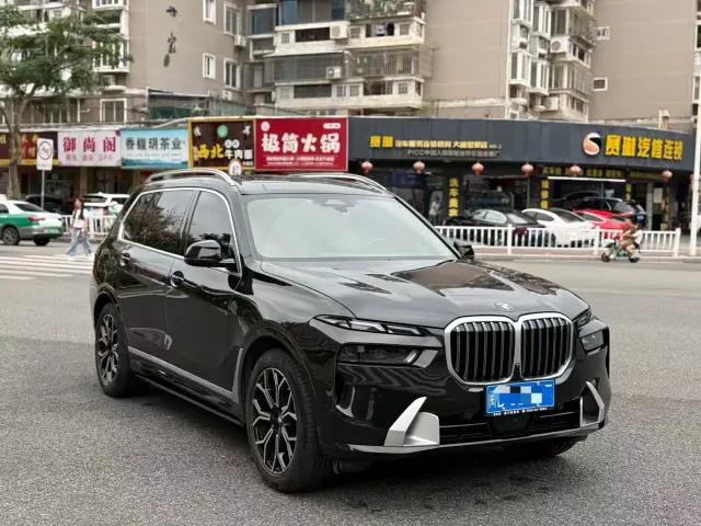 BMW X7 — Фото автомобиля 2