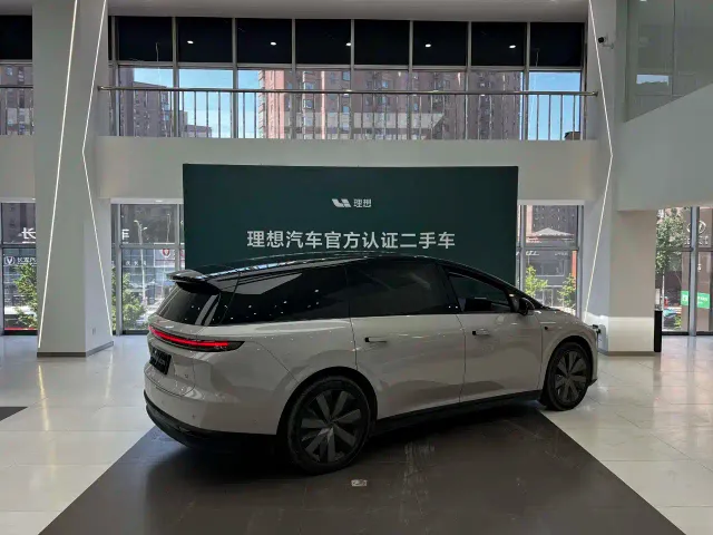 Li Auto i8 — Фото автомобиля 6