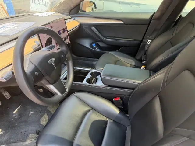 Tesla Model 3 — Фото автомобиля 4