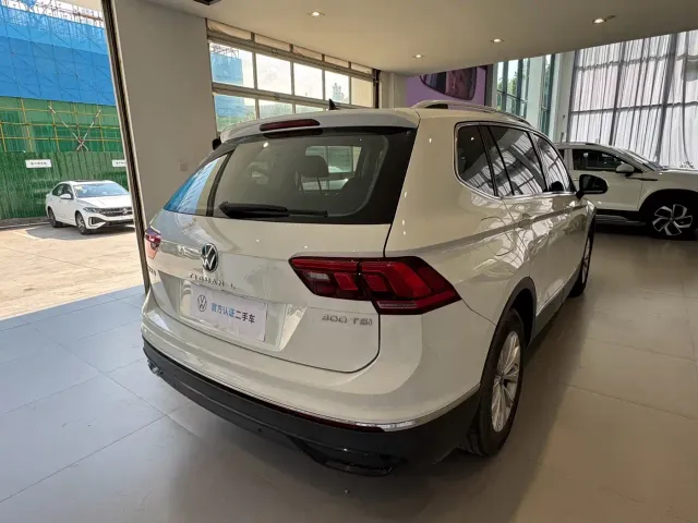 Volkswagen Tiguan L — Фото автомобиля 14