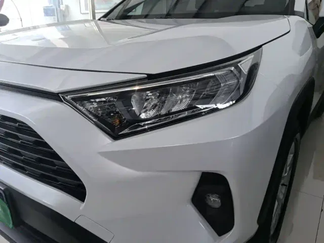 Toyota RAV4 — Фото автомобиля 23