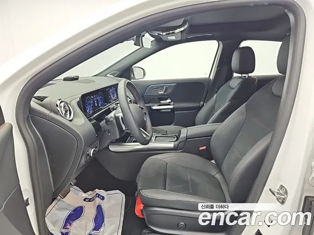 Mercedes-Benz EQA — Фото автомобиля 13