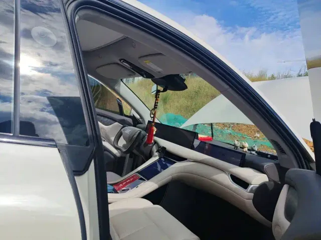 IM Motors LS6 — Фото автомобиля 17