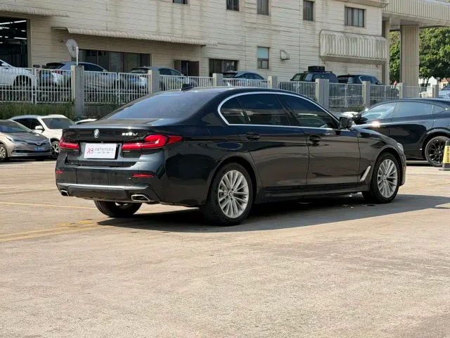 BMW 5 Series — Фото автомобиля 4