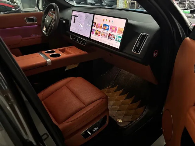Li Auto L8 — Фото автомобиля 5