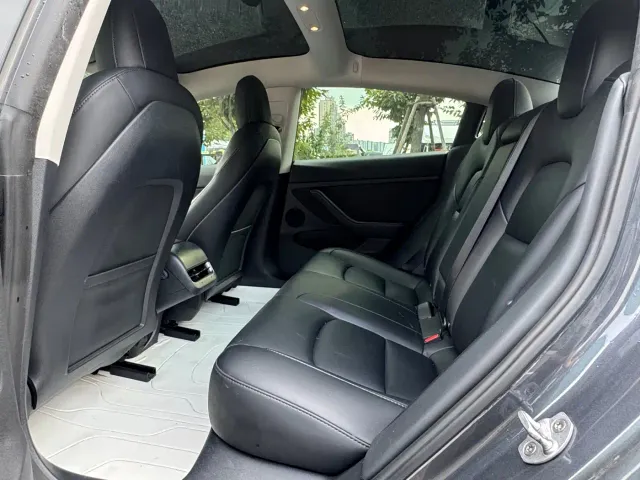 Tesla Model 3 — Фото автомобиля 10