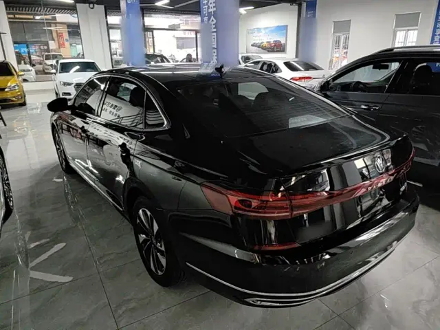 Volkswagen Passat — Фото автомобиля 4