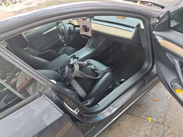Tesla Model 3 — Фото автомобиля 19