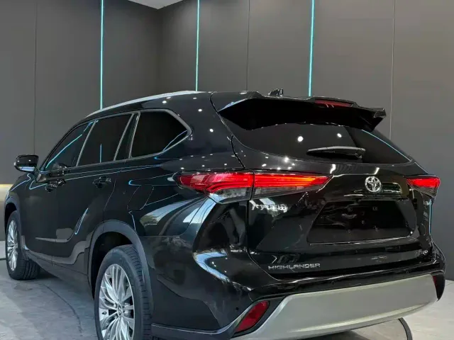 Toyota Highlander — Фото автомобиля 8