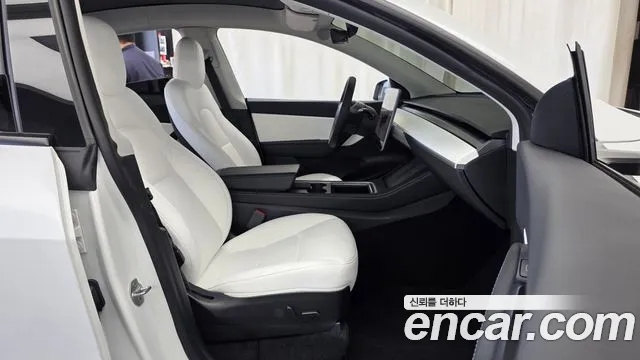 Tesla Model Y — Фото автомобиля 11