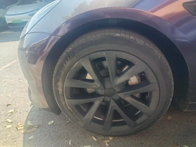 Tesla Model 3 2023 Rear-Wheel Drive — Фото автомобиля 4