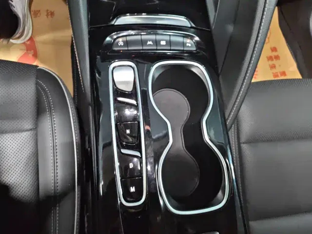 Buick Envision Plus — Фото автомобиля 5
