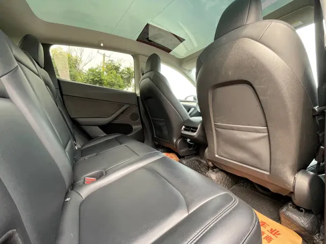 Tesla Model Y — Фото автомобиля 11