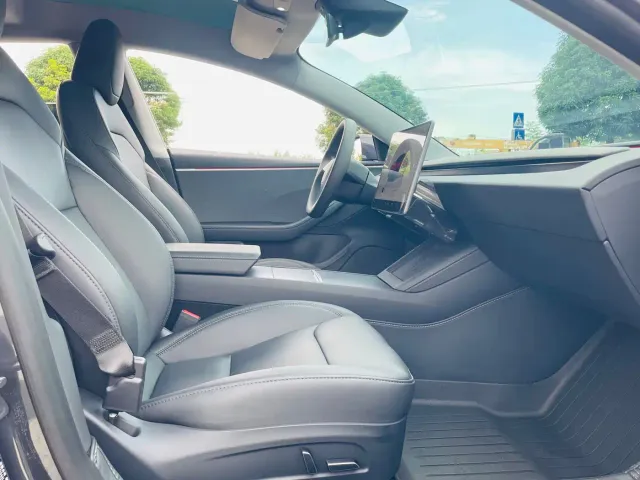Tesla Model 3 — Фото автомобиля 15
