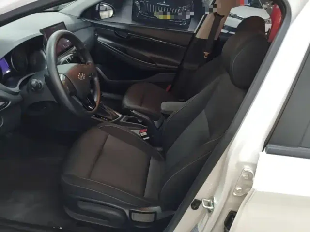 Hyundai Elantra — Фото автомобиля 14