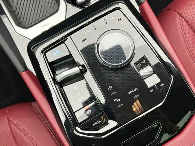 BMW i5 — Фото автомобиля 22