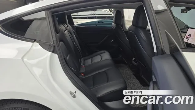 Tesla Model 3 — Фото автомобиля 11