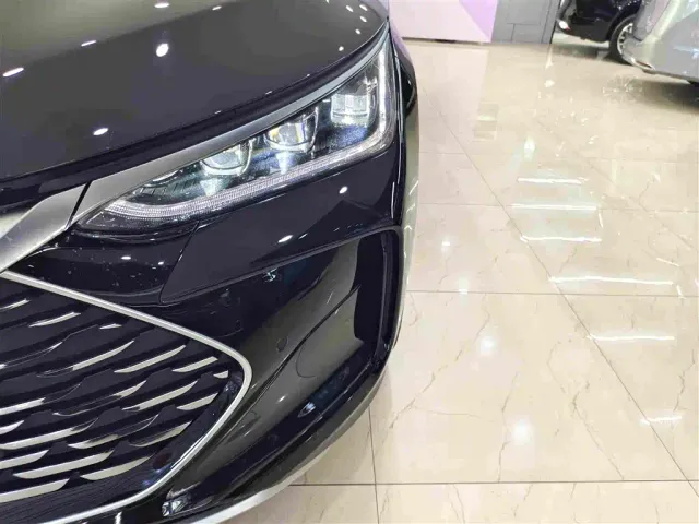 BYD Tang — Фото автомобиля 15
