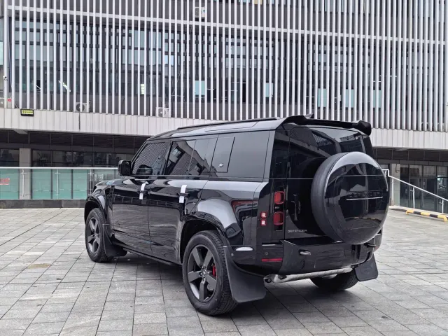 Land Rover Defender — Фото автомобиля 7