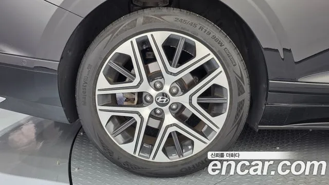 Hyundai Grandeur GN7 — Фото автомобиля 5