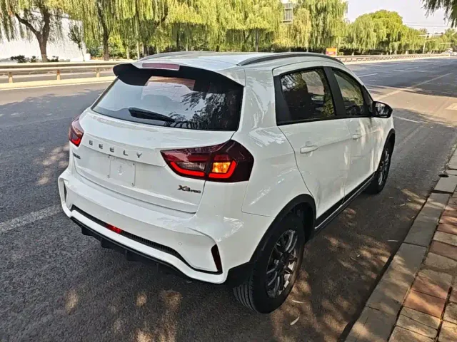 Geely Vision X3 — Фото автомобиля 6