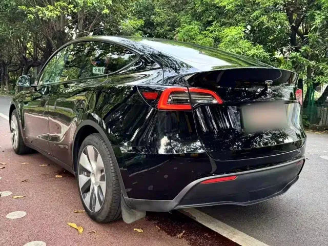 Tesla Model Y — Фото автомобиля 6
