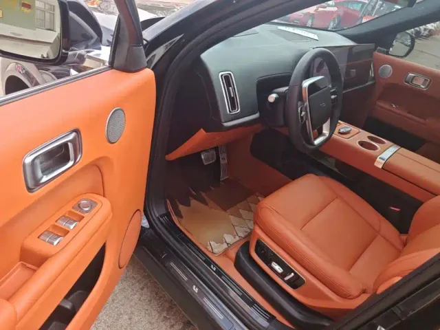 Li Auto L8 — Фото автомобиля 15